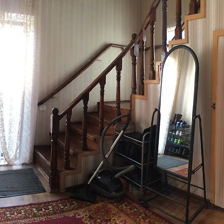 Holiday Hostel House Bishkek Ngoại thất bức ảnh
