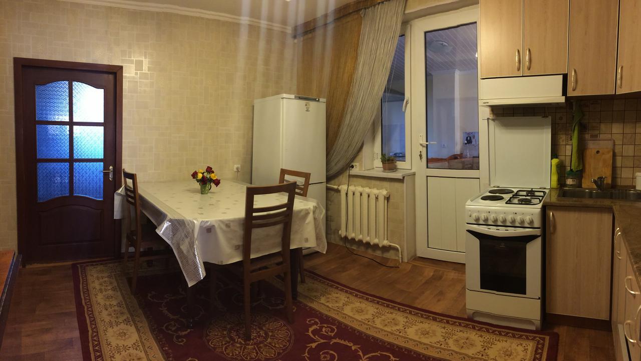 Holiday Hostel House Bishkek Ngoại thất bức ảnh