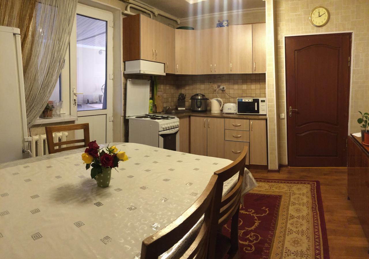 Holiday Hostel House Bishkek Ngoại thất bức ảnh