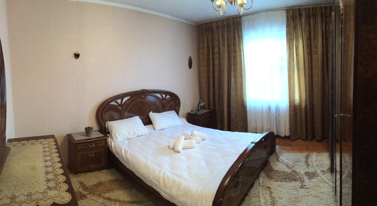 Holiday Hostel House Bishkek Ngoại thất bức ảnh