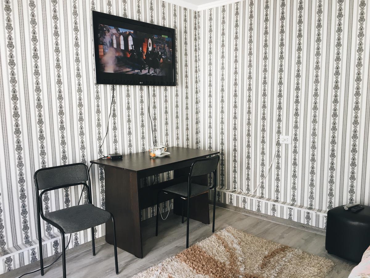 Holiday Hostel House Bishkek Ngoại thất bức ảnh