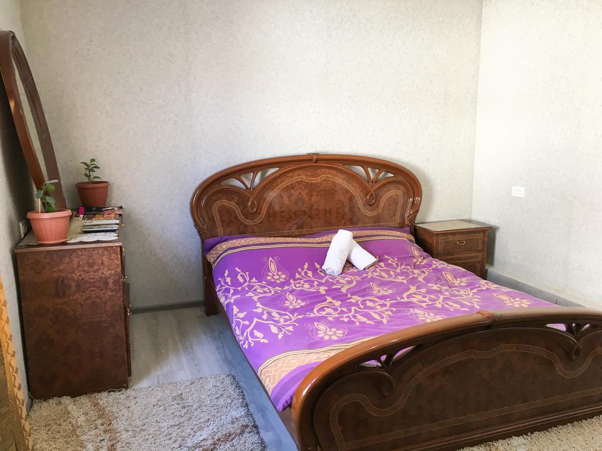 Holiday Hostel House Bishkek Ngoại thất bức ảnh