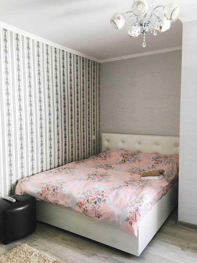 Holiday Hostel House Bishkek Ngoại thất bức ảnh