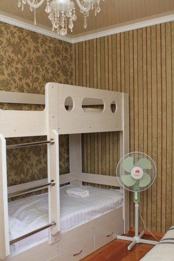 Holiday Hostel House Bishkek Ngoại thất bức ảnh