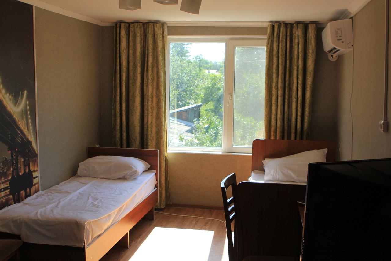 Holiday Hostel House Bishkek Ngoại thất bức ảnh