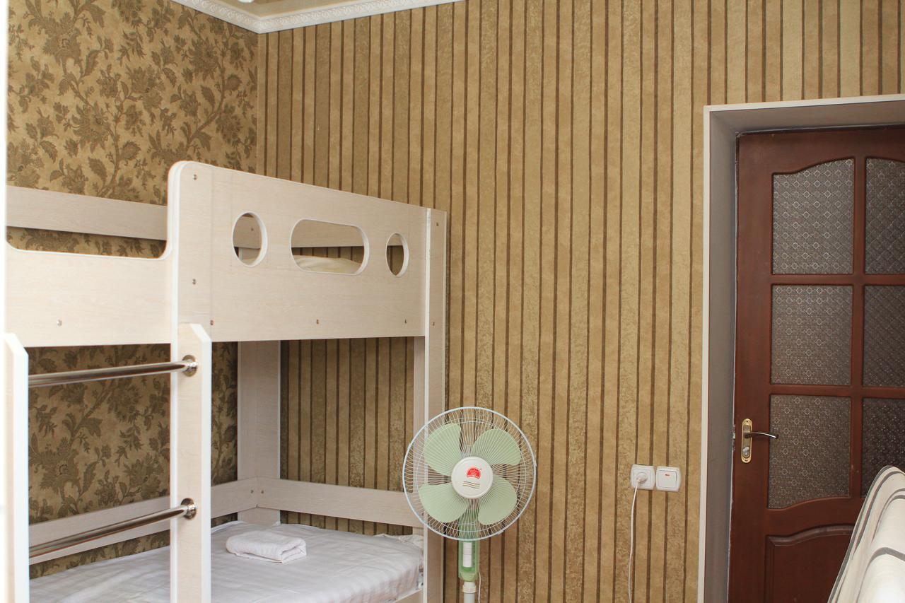 Holiday Hostel House Bishkek Ngoại thất bức ảnh