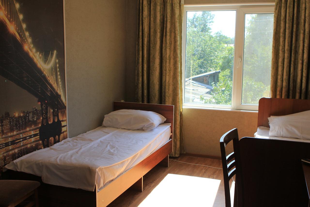 Holiday Hostel House Bishkek Ngoại thất bức ảnh