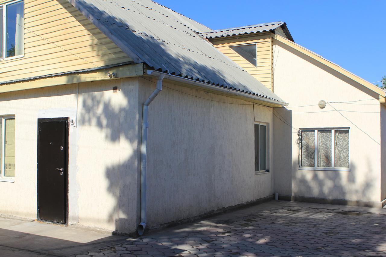 Holiday Hostel House Bishkek Ngoại thất bức ảnh