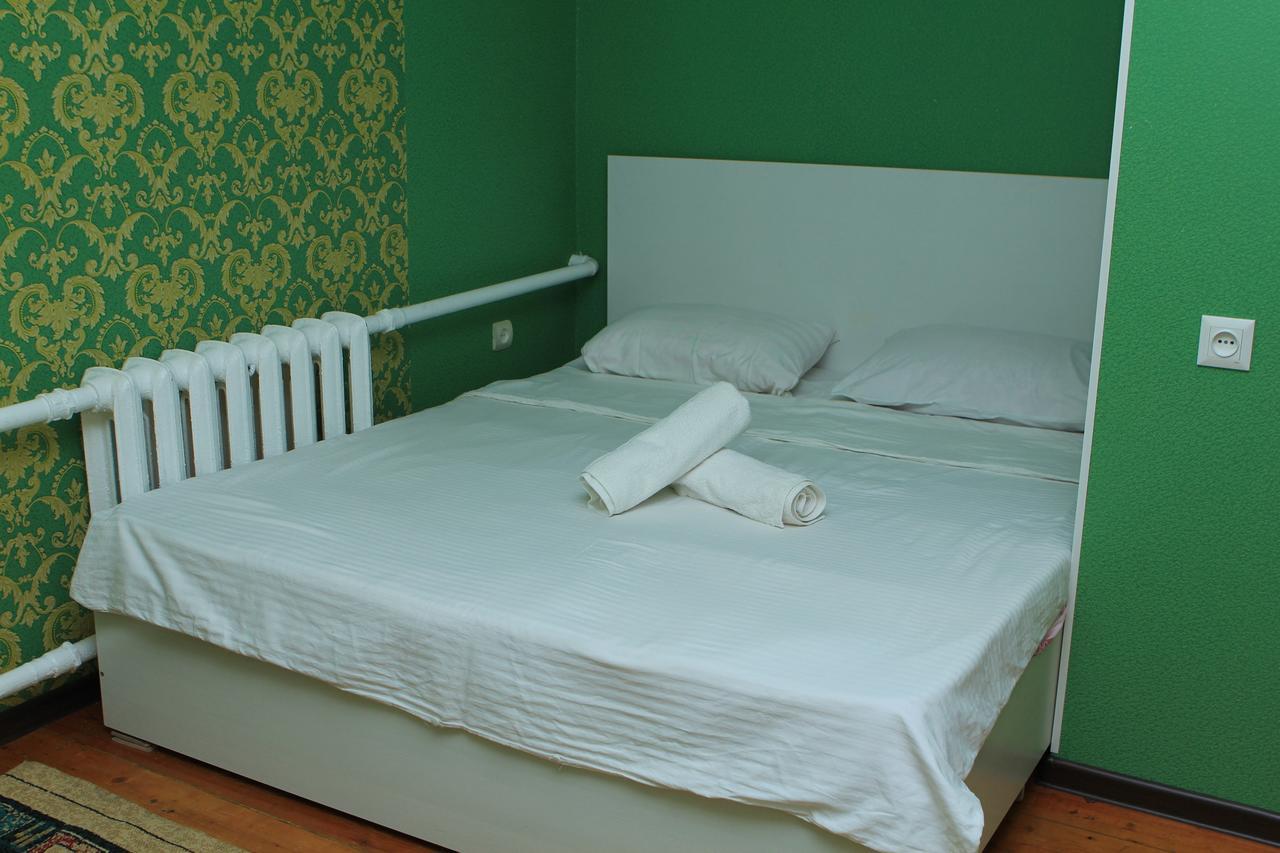 Holiday Hostel House Bishkek Ngoại thất bức ảnh