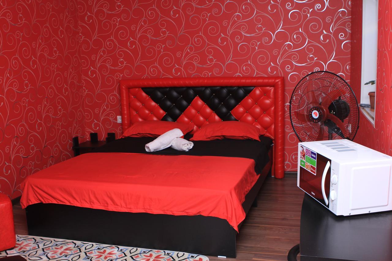 Holiday Hostel House Bishkek Ngoại thất bức ảnh