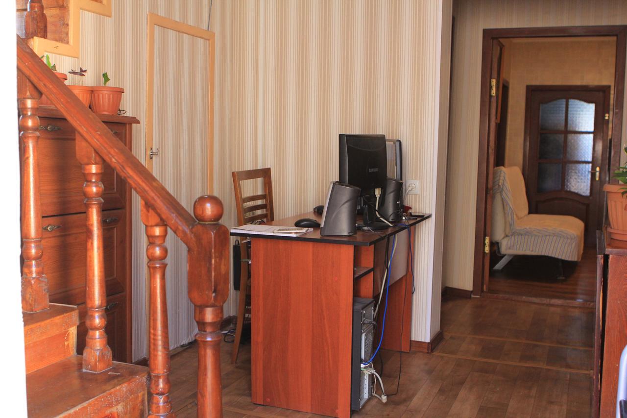 Holiday Hostel House Bishkek Ngoại thất bức ảnh