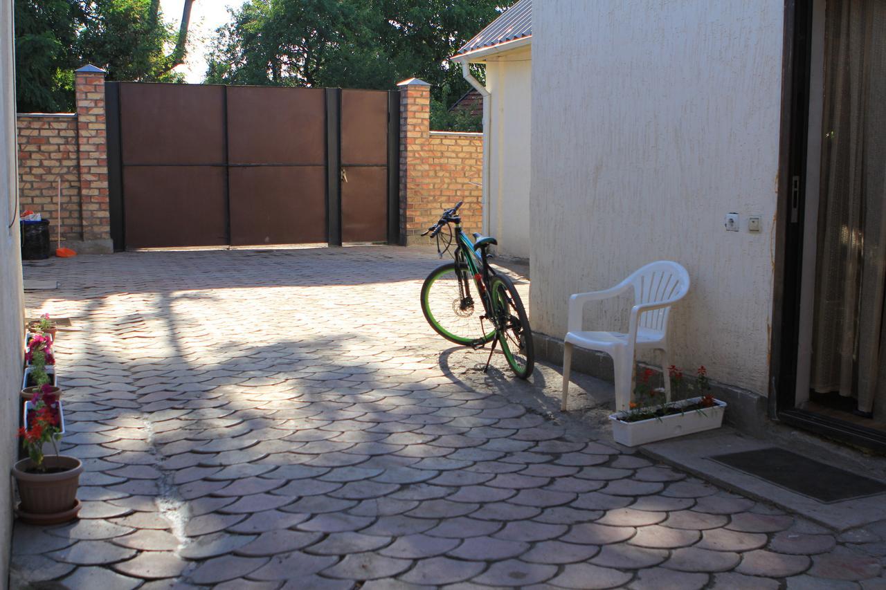 Holiday Hostel House Bishkek Ngoại thất bức ảnh