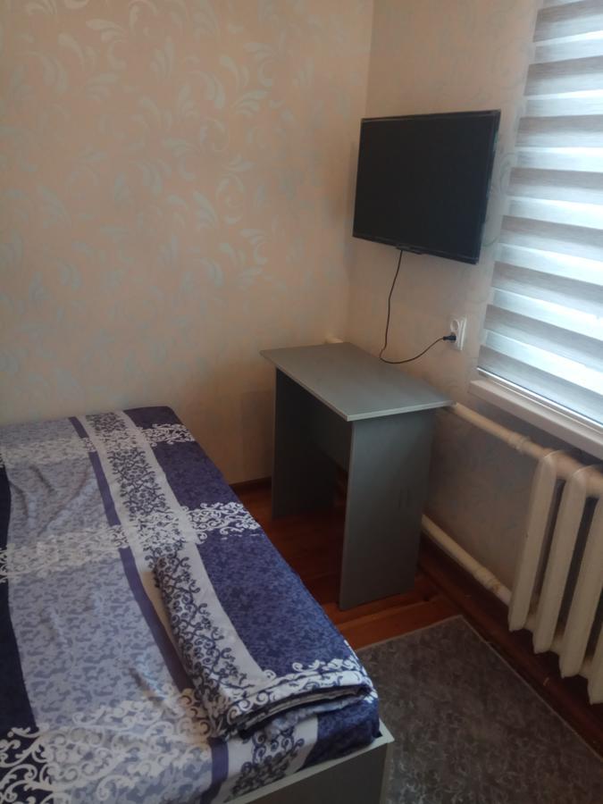 Holiday Hostel House Bishkek Ngoại thất bức ảnh